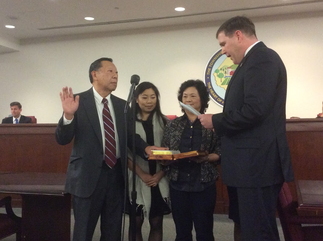 Richard Chen sworn in for Raritan Twp. Committee by Senator Mike Doherty